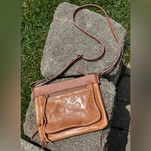 The Sak, Sanibel, Leather Crossbody Bag. Used, Great Condition. BR.10